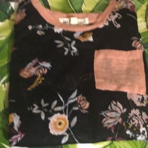 Wallflowers Xs top with flowers and solid pink
